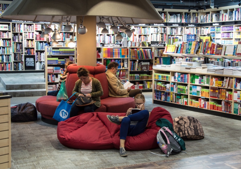 magasin-ST AUBAN-min_books_bookstore_book_reader_readers_reading_shop_sale_books-849006